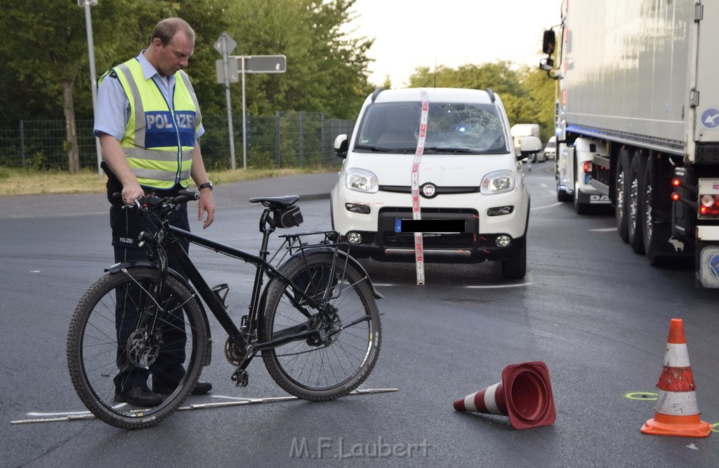 VU PKW Rad Koeln Porz Gremberghoven Alter Deutzer Postweg Josef Lindner Weg P09.JPG - Miklos Laubert